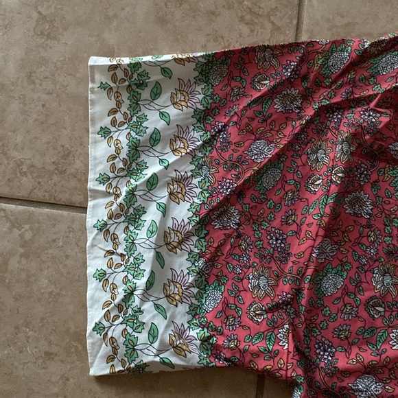 Gently Used Beautiful Max Studio Crop Top with Tie - Picture 3 of 6